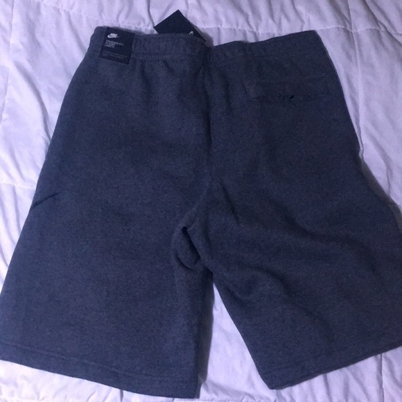 Men’s Nike standard fit at knee shorts M - Picture 4 of 5